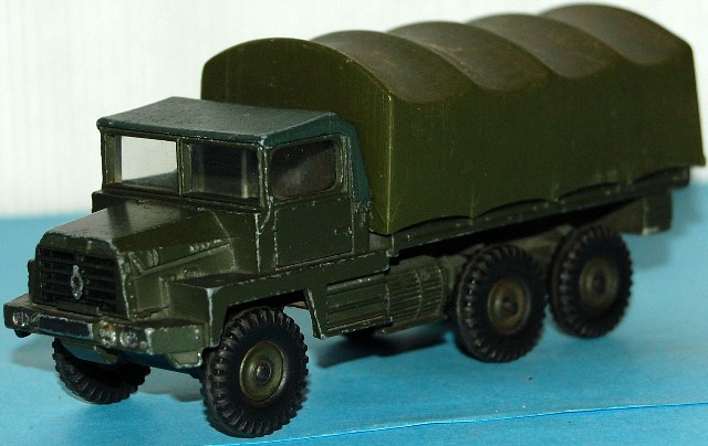 i1 67 DINKY TOYS BERLIET GBC8KT MILITAIRE  I1 67