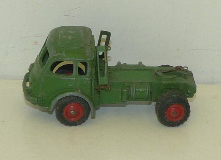 C.I.J. Ref.: 3/25 - Renault 7t Bâché