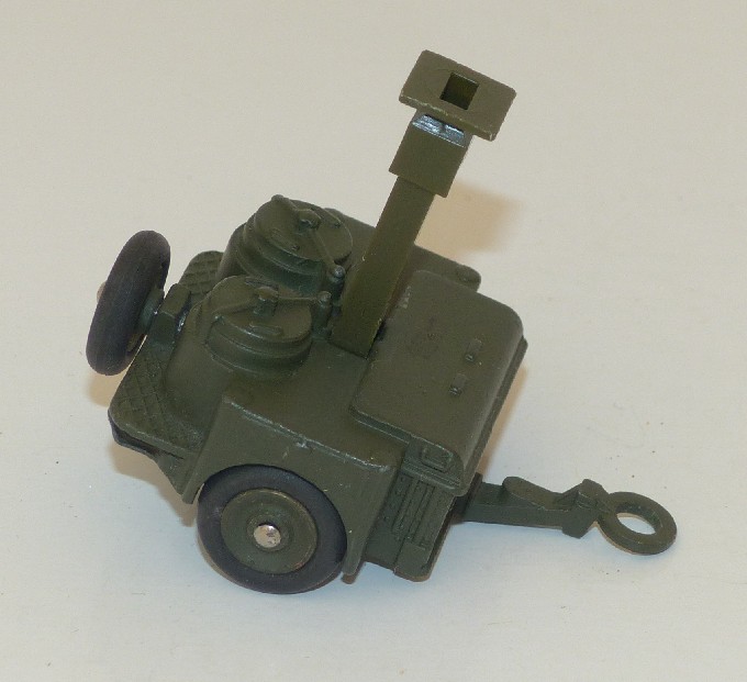 Dinky Toys Réf 823 – Cuisine Roulante Militaire Marion – 1961 – État Neuf – Vert Armée